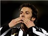 Phép lạ! Giọng nói Del Piero đánh thức một bé gái bị hôn mê sâu